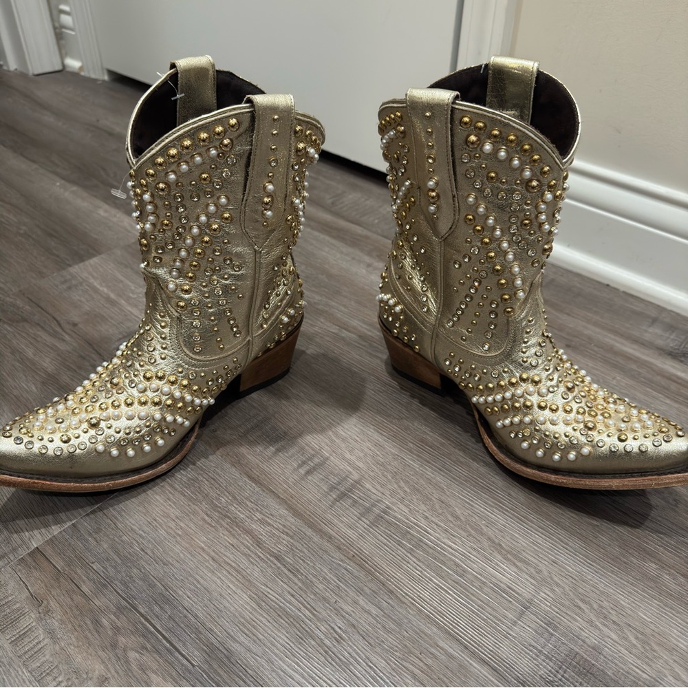 Lane Dolly Pearl Stud Jeweled Cowboy Western Metallic Gold Leather Bootie Boots - Picture 7 of 14